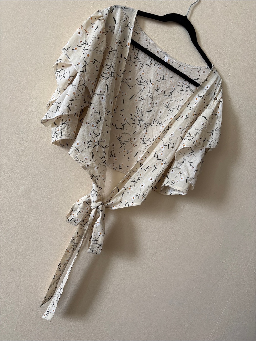 Tied Flutter Sleeve Crop Top - Cream Floral